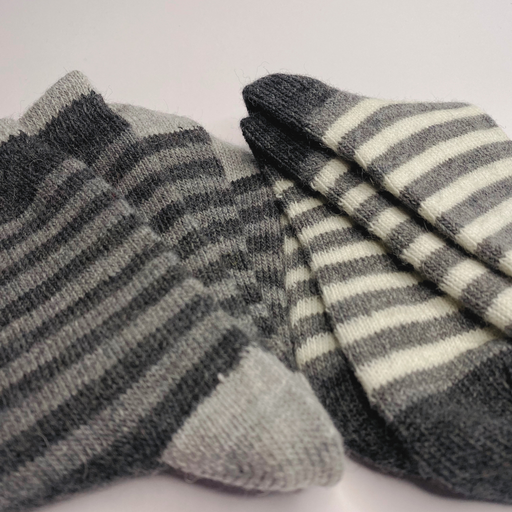 Classic Kids Socks Pack with 2 pairs, White and Grey, Alpaca Wool Socks, Detail