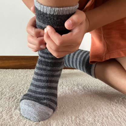 Classic Kids Socks Pack with 2 pairs, White and Grey, Alpaca Wool Socks, Closeup